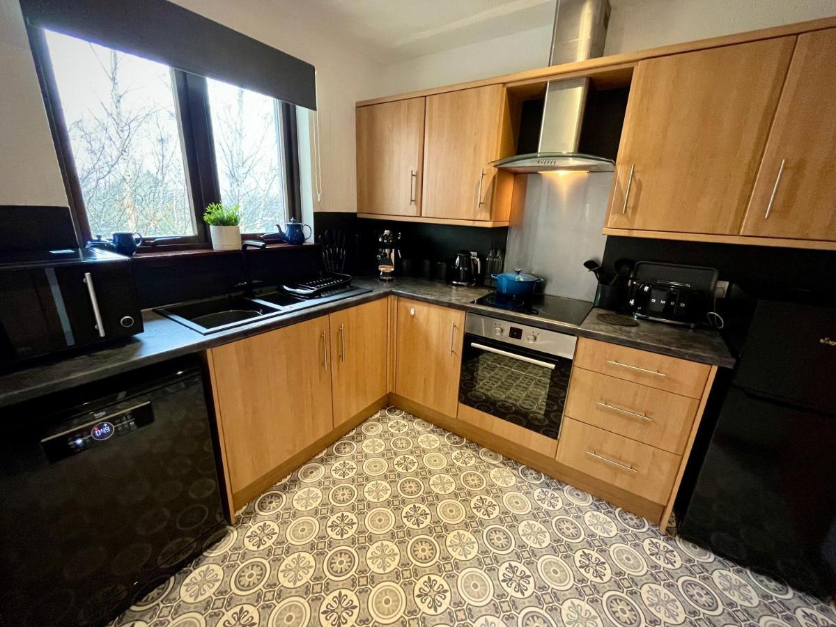 Comfortable, Modern Apartment With Parking. Inverness. Екстериор снимка