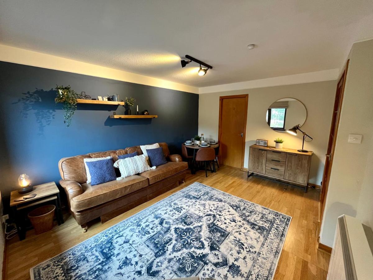 Comfortable, Modern Apartment With Parking. Inverness. Екстериор снимка